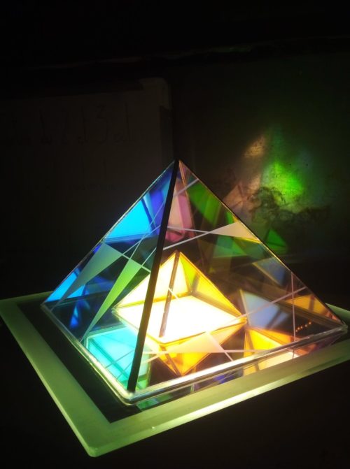 Luminaire triangle en verre