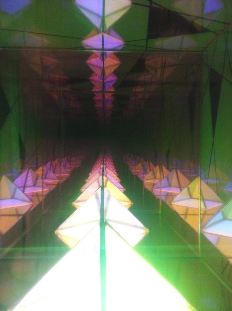 Luminaires triangulaires en verre